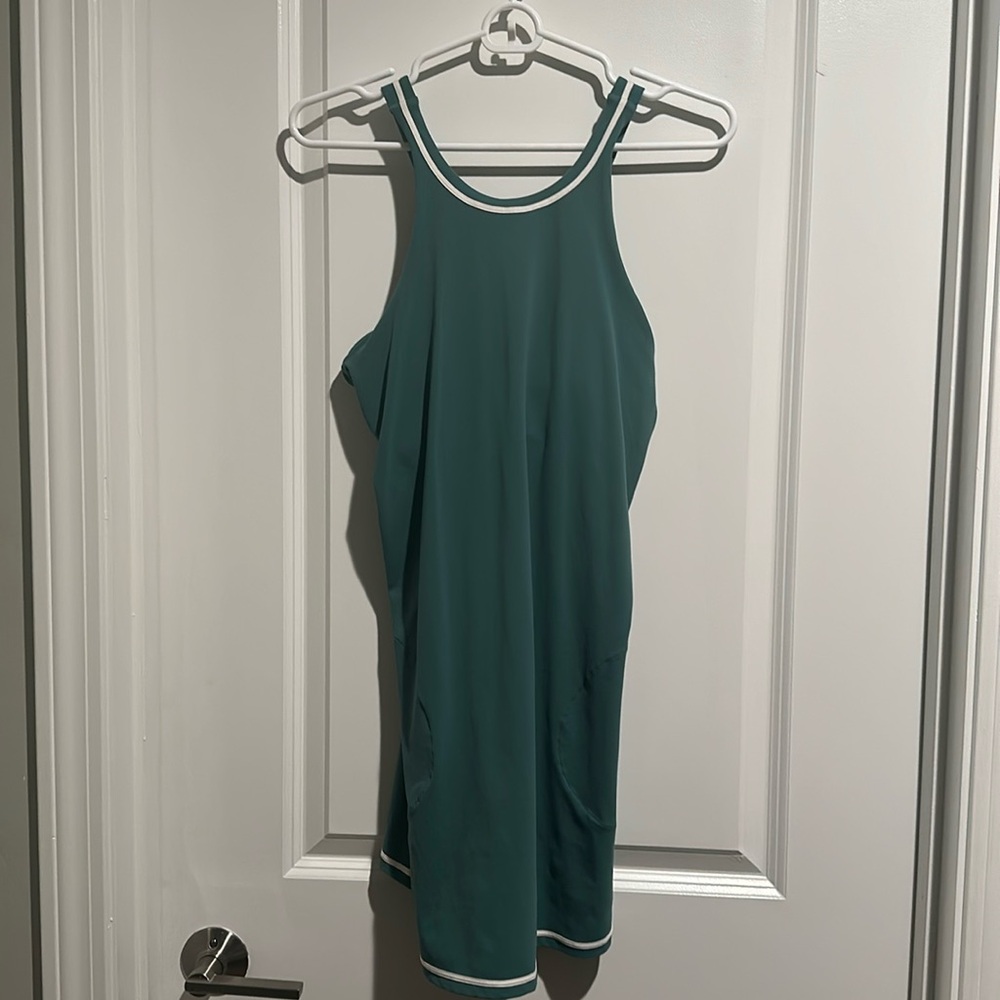 Very cute Vuori athleisure dress!
